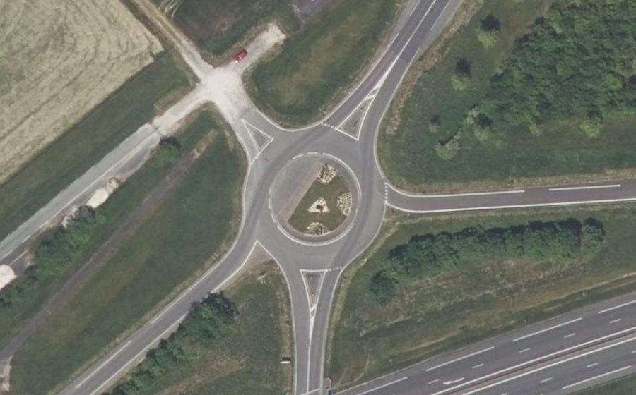 Vue aérienne du Rond-point anonyme n°149621043