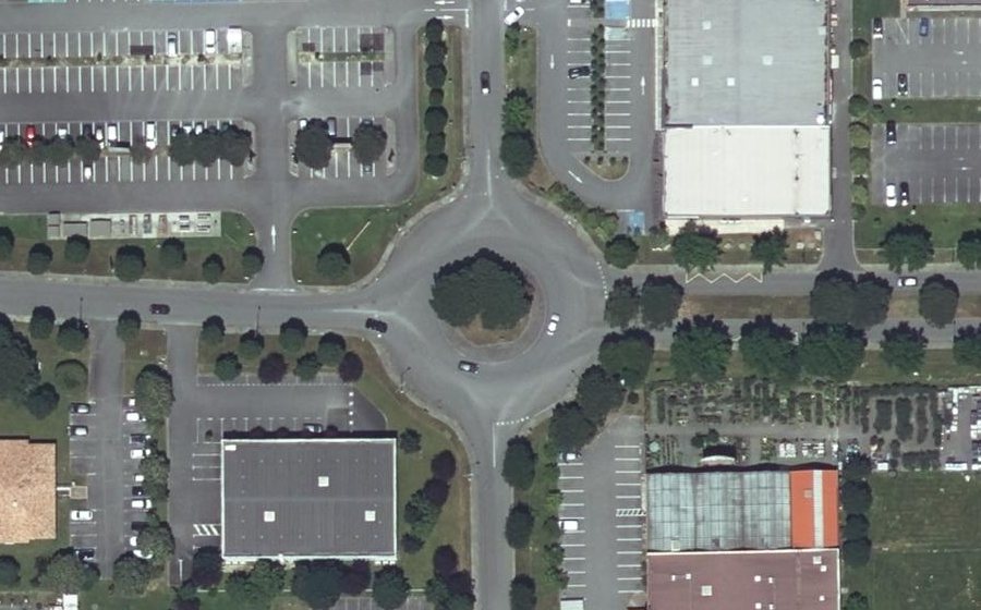 Vue aérienne du Rond-point anonyme n°149654566