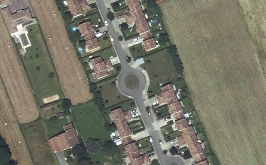 Vue aérienne du Rond-point anonyme n°149654569