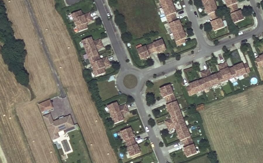 Vue aérienne du Rond-point anonyme n°149654590