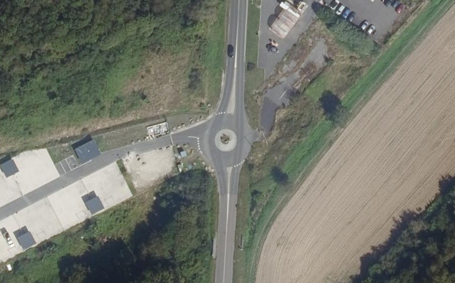 Vue aérienne du Rond-point anonyme n°149664700