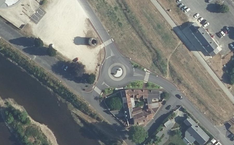 Vue aérienne du Rond-point anonyme n°1496880249