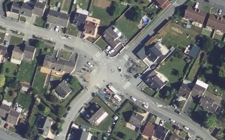 Vue aérienne du Rond-point anonyme n°149730029