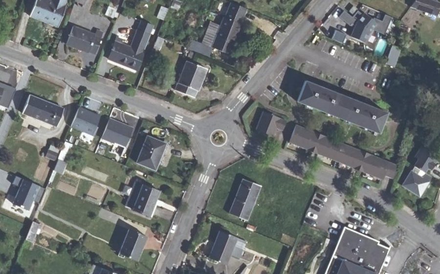 Vue aérienne du Rond-point anonyme n°149731340