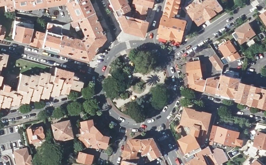 Vue aérienne du Rond-point anonyme n°149757402