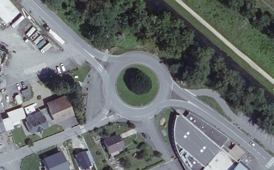 Vue aérienne du Rond-point anonyme n°149759010