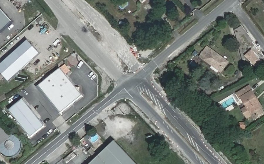 Vue aérienne du Rond-point anonyme n°1498349713
