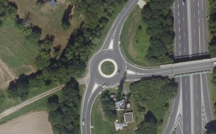 Vue aérienne du Rond-point anonyme n°1498425549