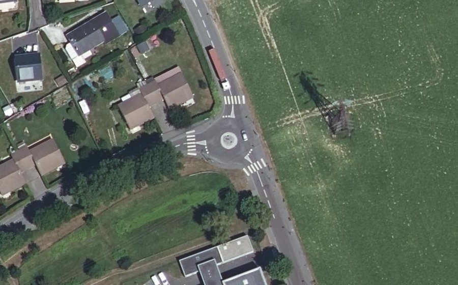 Vue aérienne du Rond-point anonyme n°1498553226