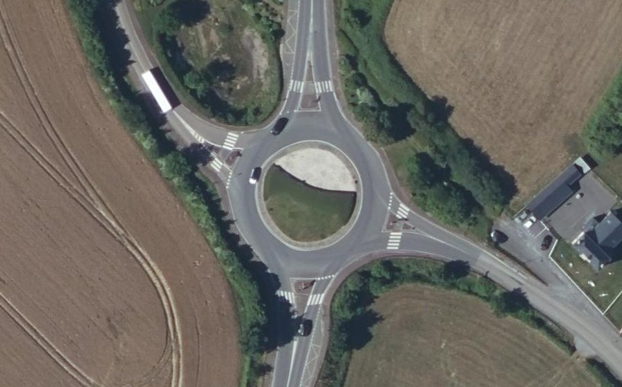 Vue aérienne du Rond-point anonyme n°149862559