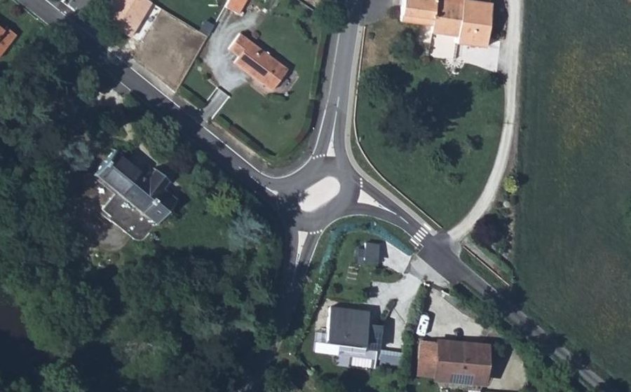 Vue aérienne du Rond-point anonyme n°1498700937