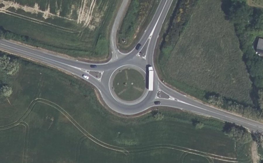 Vue aérienne du Rond-point anonyme n°149886727