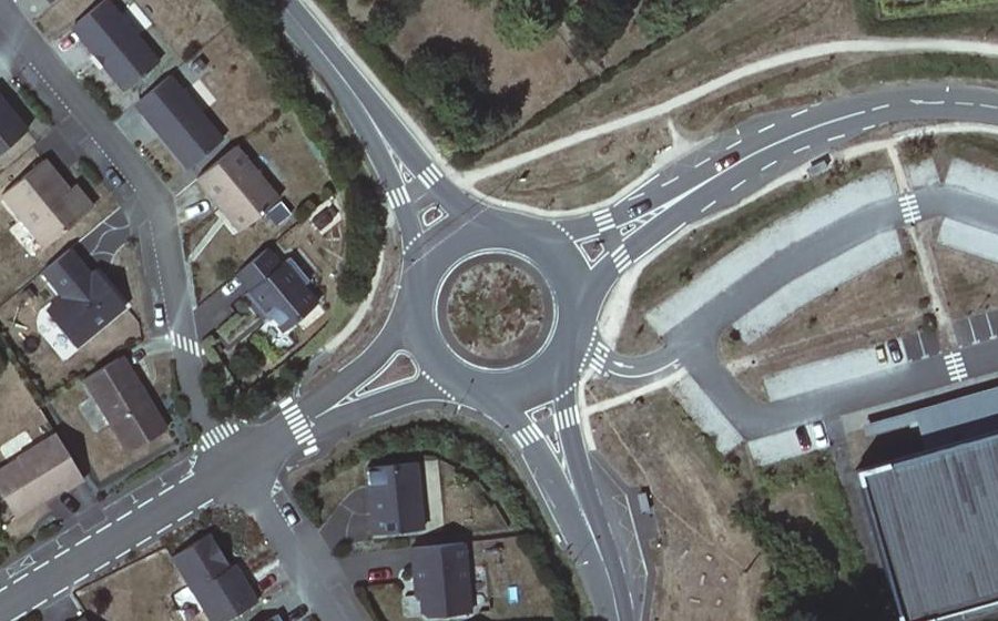 Vue aérienne du Rond-point anonyme n°149896360