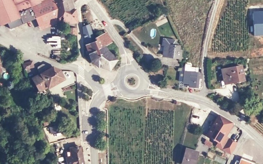 Vue aérienne du Rond-point anonyme n°149906412