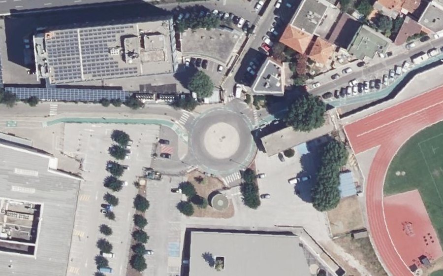 Vue aérienne du Rond-point anonyme n°149914320