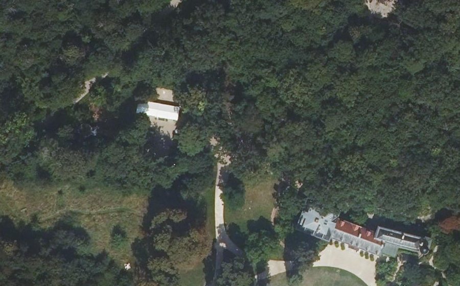 Vue aérienne du Rond-point anonyme n°1499151683