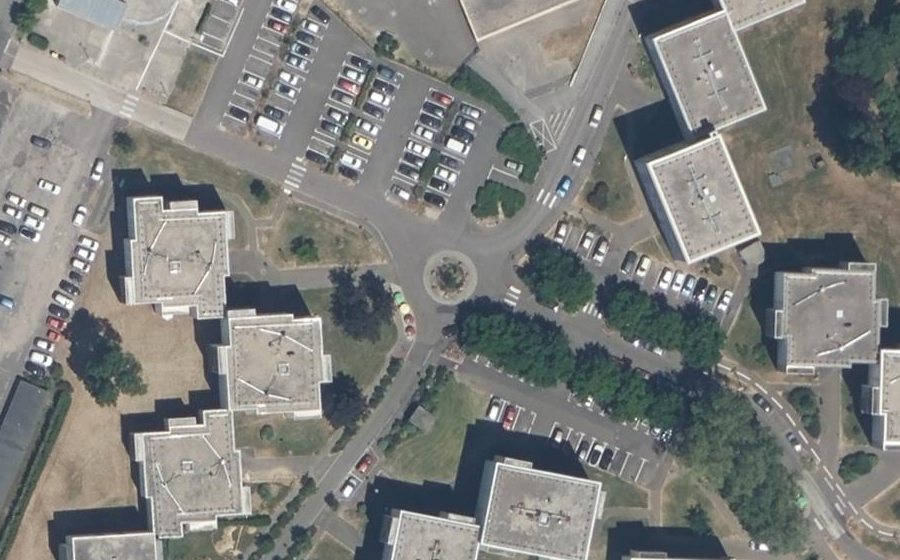 Vue aérienne du Rond-point anonyme n°149924029