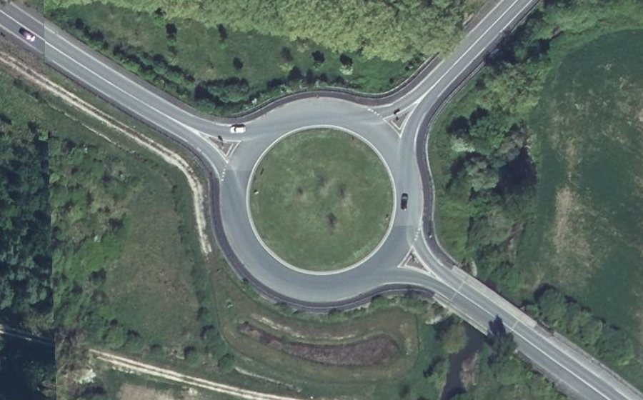 Vue aérienne du Rond-point anonyme n°149931174