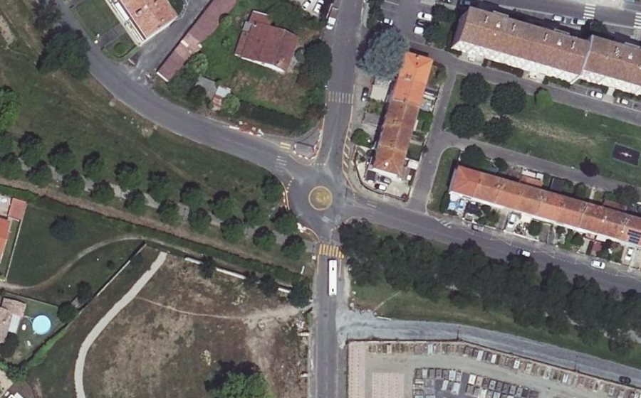 Vue aérienne du Rond-point anonyme n°1499333141