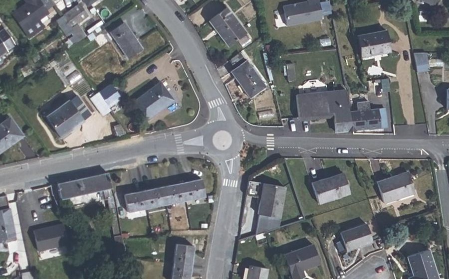 Vue aérienne du Rond-point anonyme n°149938028