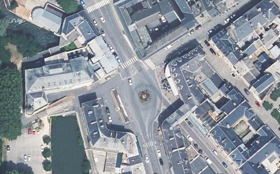 Vue aérienne du Rond-point anonyme n°149949099