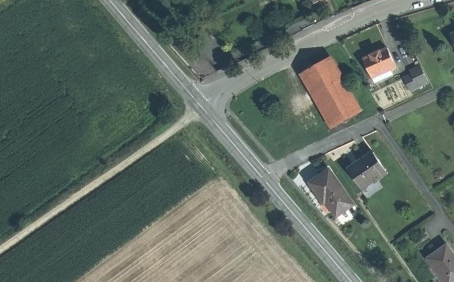 Vue aérienne du Rond-point anonyme n°1499868413
