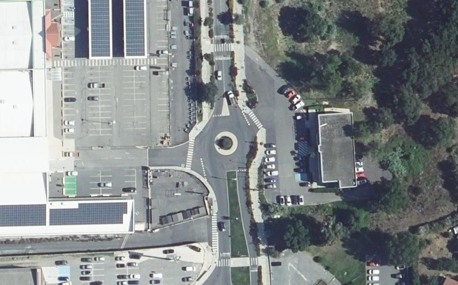 Vue aérienne du Rond-point anonyme n°1500178455