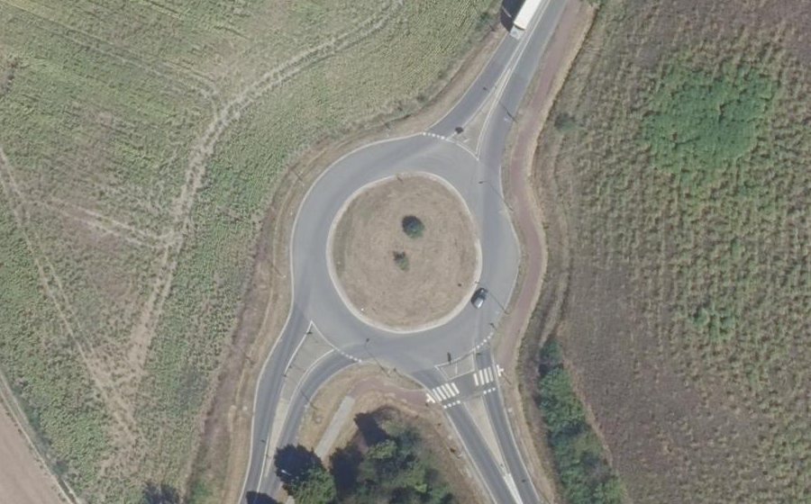 Vue aérienne du Rond-point anonyme n°150054738