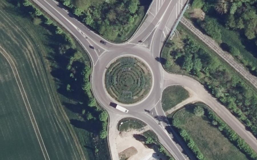 Vue aérienne du Rond-point anonyme n°150064421