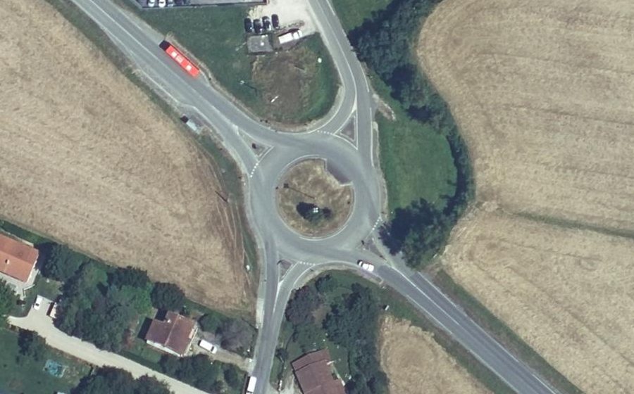 Vue aérienne du Rond-point anonyme n°150064698