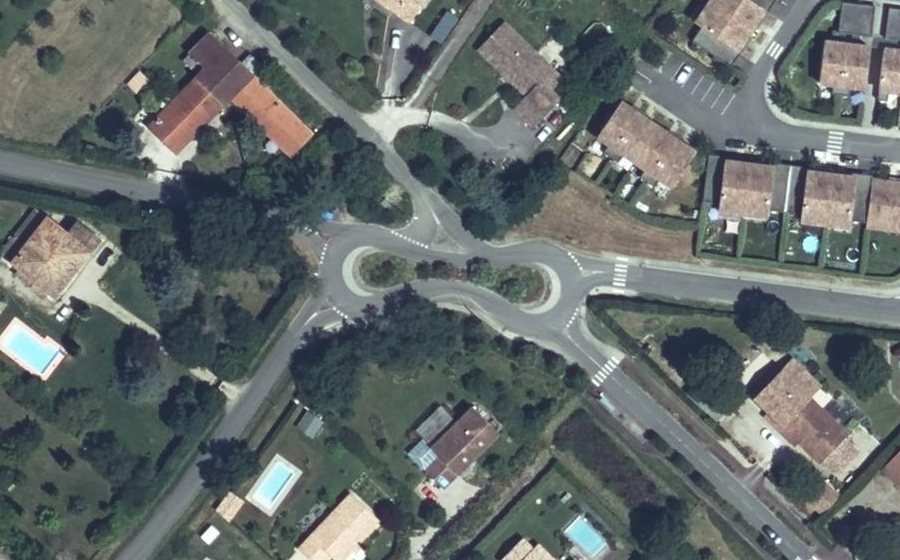 Vue aérienne du Rond-point anonyme n°150064710