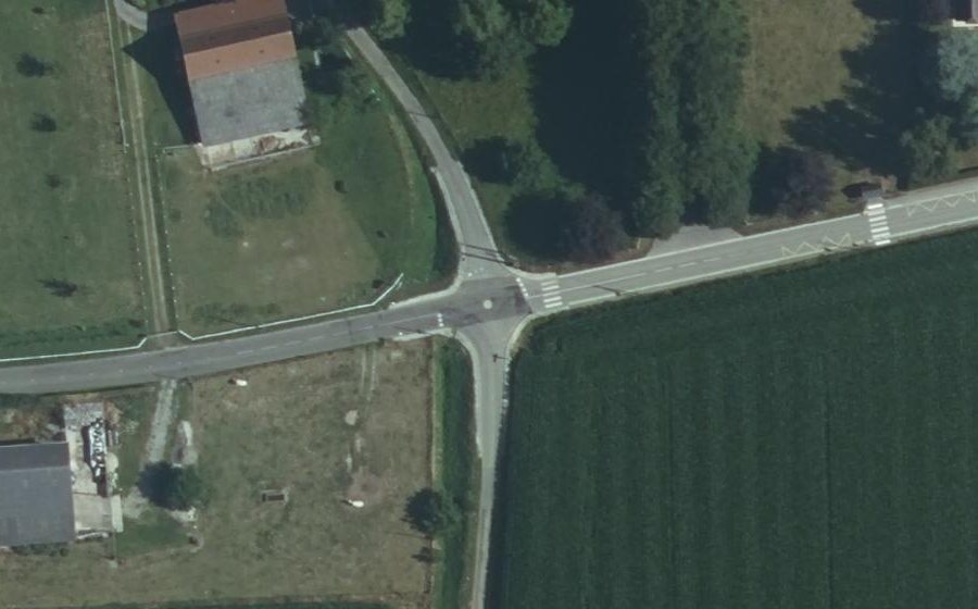 Vue aérienne du Rond-point anonyme n°1500766923
