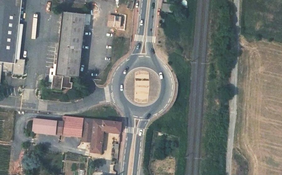 Vue aérienne du Rond-point anonyme n°150077375
