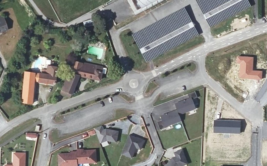 Vue aérienne du Rond-point anonyme n°150092303