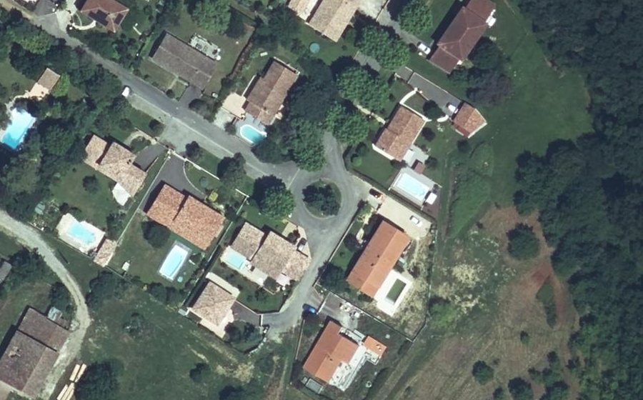 Vue aérienne du Rond-point anonyme n°150105425