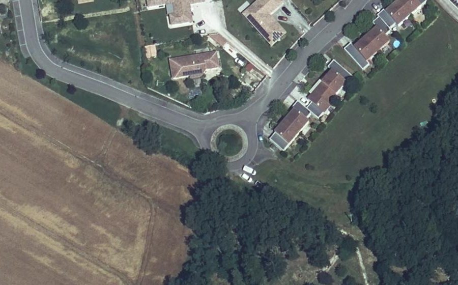 Vue aérienne du Rond-point anonyme n°150105446
