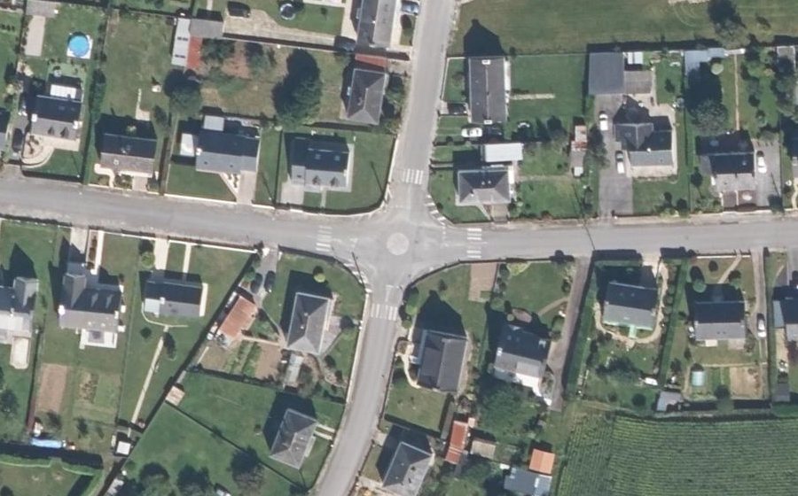 Vue aérienne du Rond-point anonyme n°150123883