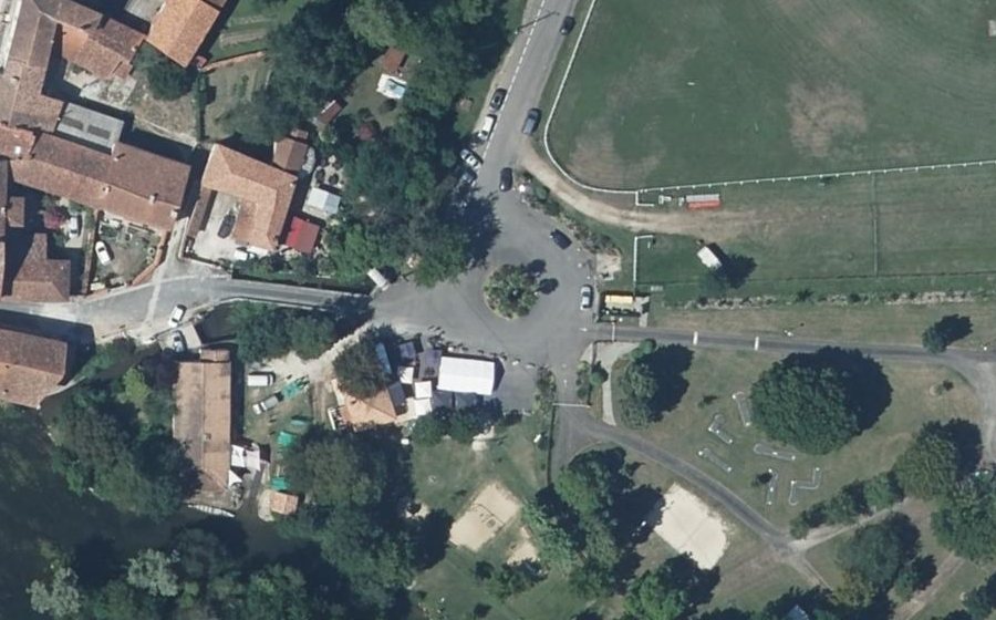 Vue aérienne du Rond-point anonyme n°150124281