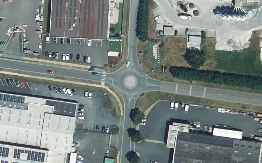 Vue aérienne du Rond-point anonyme n°1501658627