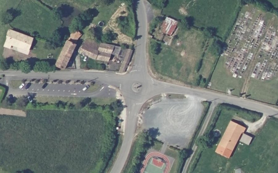 Vue aérienne du Rond-point anonyme n°150182348