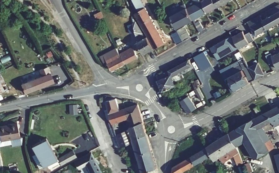 Vue aérienne du Rond-point anonyme n°150187205