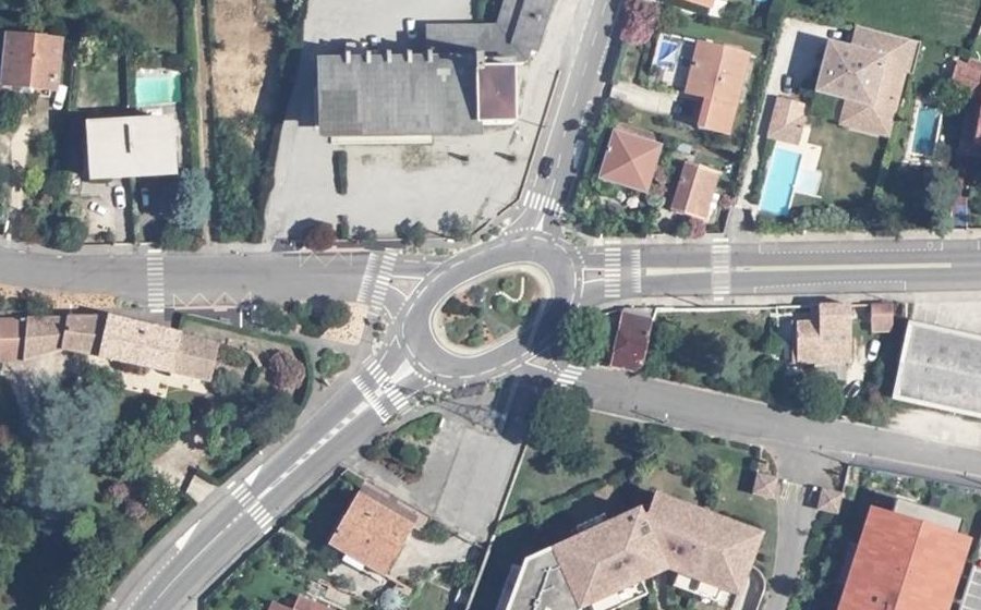 Vue aérienne du Rond-point anonyme n°150204335
