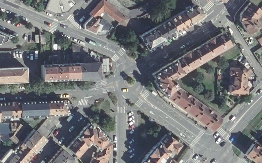 Vue aérienne du Rond-point anonyme n°150253071