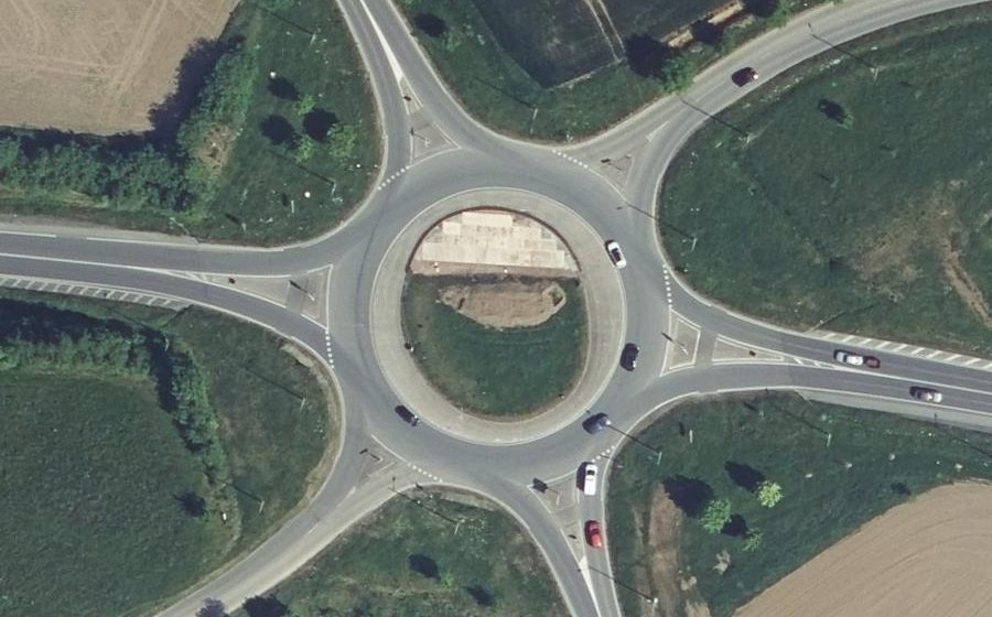 Vue aérienne du Rond-point anonyme n°150255115