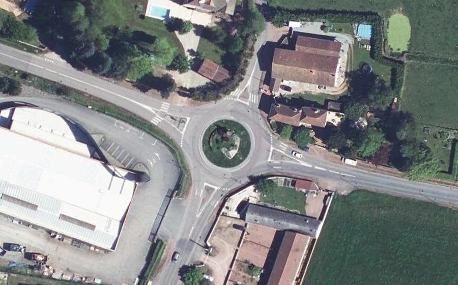 Vue aérienne du Rond-point anonyme n°150258783