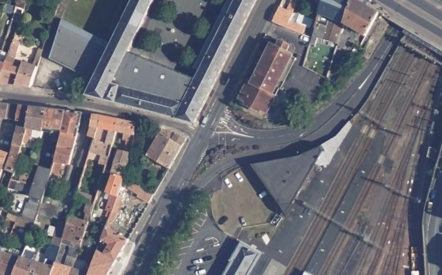 Vue aérienne du Rond-point anonyme n°1502677201