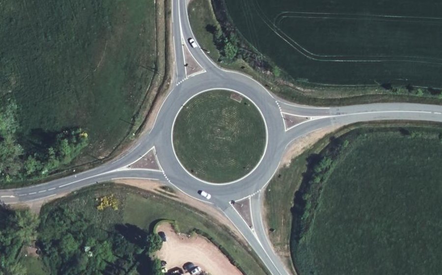 Vue aérienne du Rond-point anonyme n°150284703