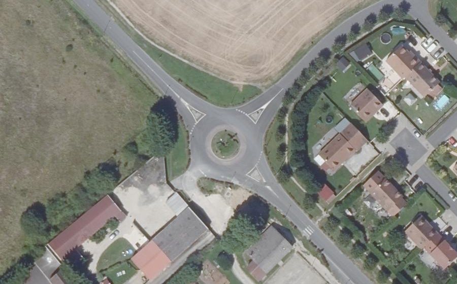Vue aérienne du Rond-point anonyme n°150308526
