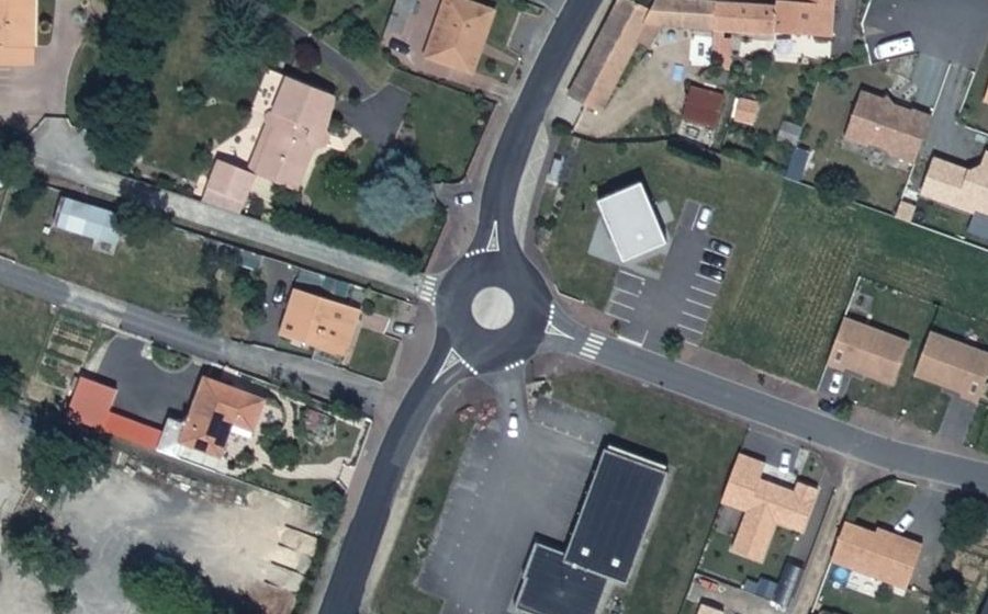 Vue aérienne du Rond-point anonyme n°1503284987