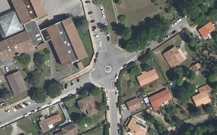 Vue aérienne du Rond-point anonyme n°1503469531